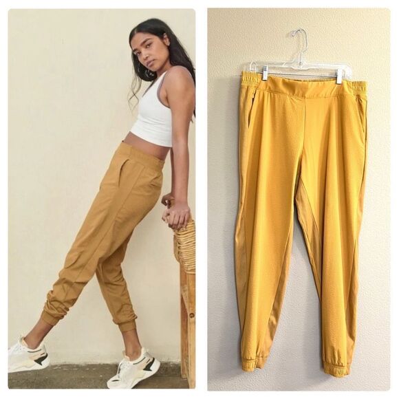 Athleta Textured Brooklyn Joggers in Tuscan Gold - Picture 1 of 14